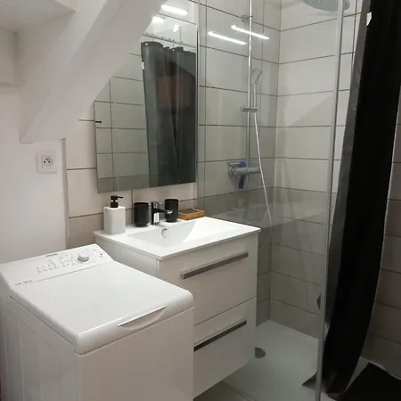 Proche Port Apartament